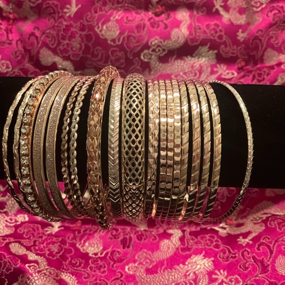 Jewelry - Rose Gold Bangle Bracelet Set